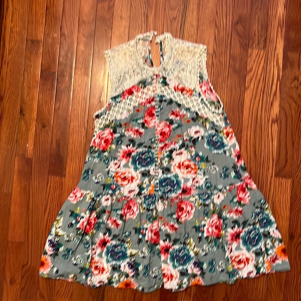 Size S UMGRE brand spring /summer dress perfect for casual and formal attire!!!!